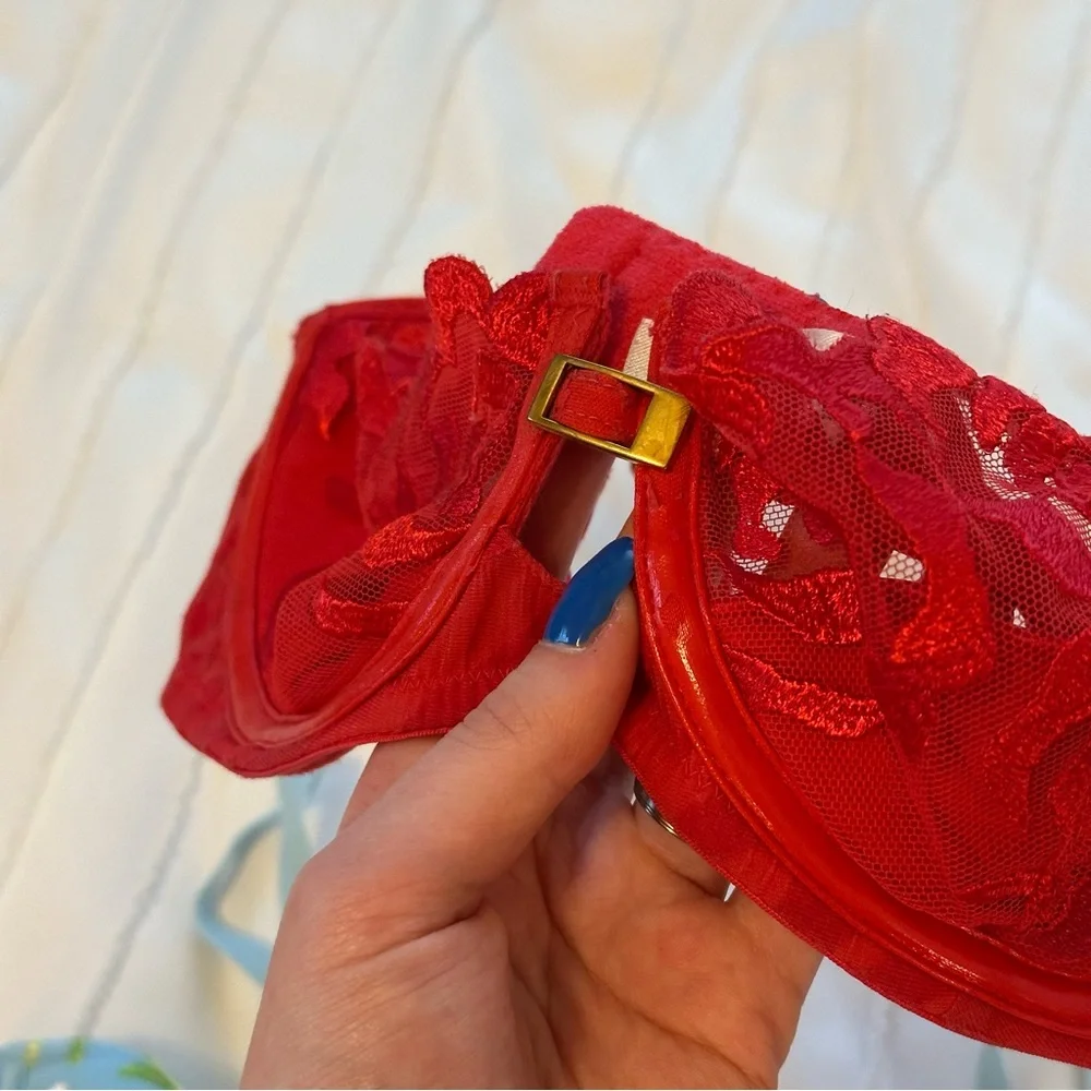 Bundle of 2 Victorias Secret bras sz 36B - Picture 3 of 5